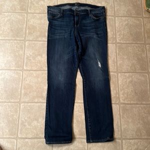 Kut from the Cloth Catherine Mid Rise Boyfriend. EUC. Darker rinse